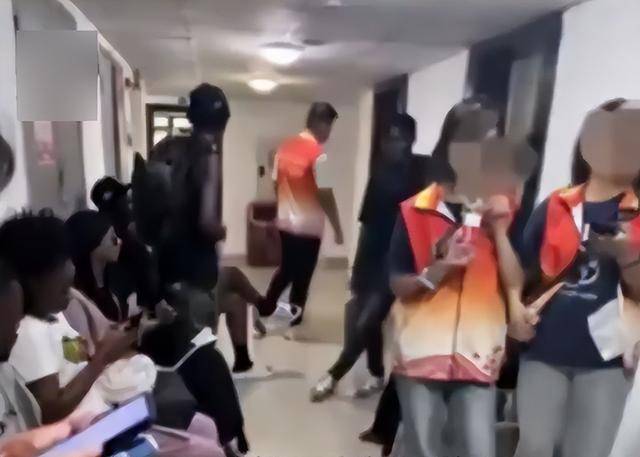 多名男留学生混住在女生宿舍楼：安全感碎<strong></p>
<p>shib币最新消息</strong>了一地