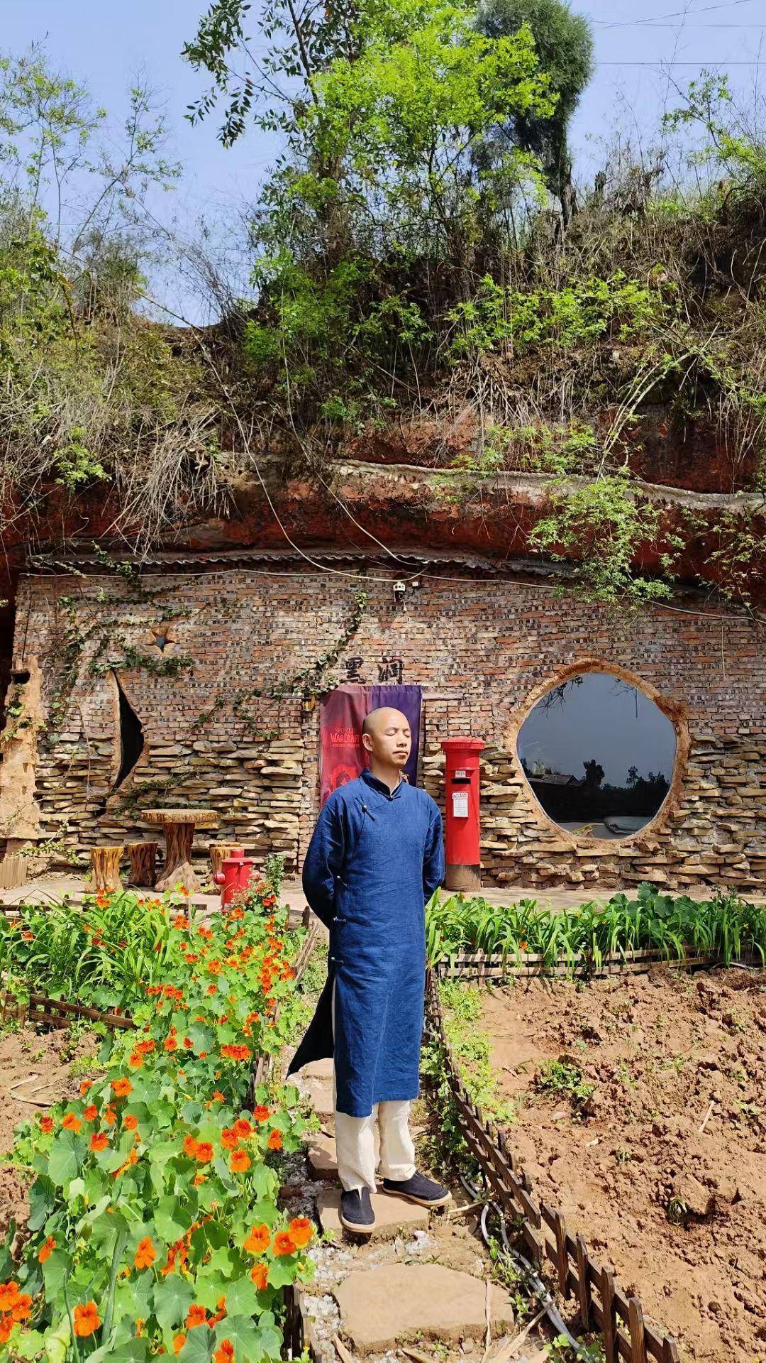 是个人选择还是另有隐情？35岁男子回乡“崖下洞居”惹争议<strong></p>
<p>shib价格</strong>！｜封面深镜