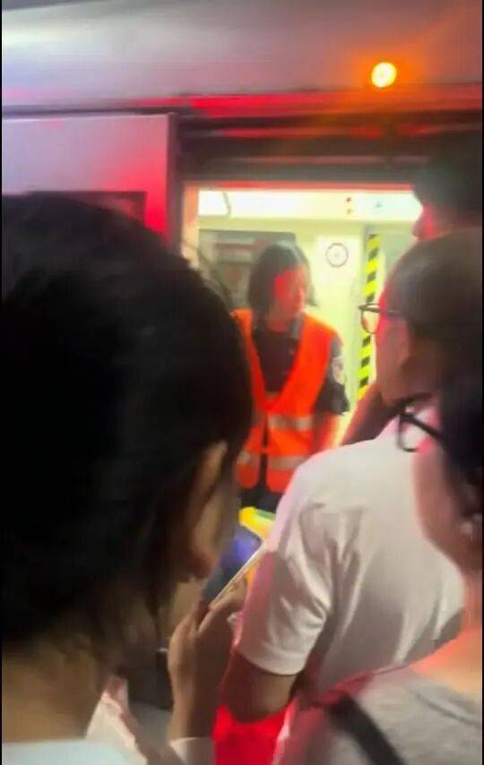大连地铁发生故障停运一小时<strong></p>
<p>tp钱包下载</strong>，目击者称看到120和警车，工作人员否认列车和人相撞，故障原因在落实中