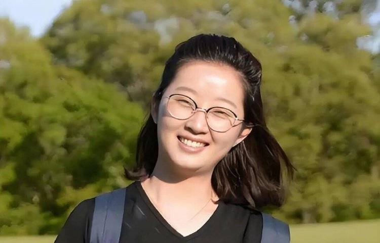 章莹颖男友国庆探望章父并协助直播<strong></p>
<p>tp钱包下载</strong>，网友劝其早点结婚，本人回应