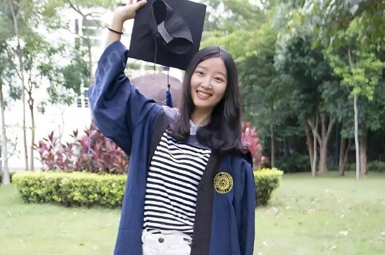 章莹颖男友国庆探望章父并协助直播<strong></p>
<p>tp钱包下载</strong>，网友劝其早点结婚，本人回应