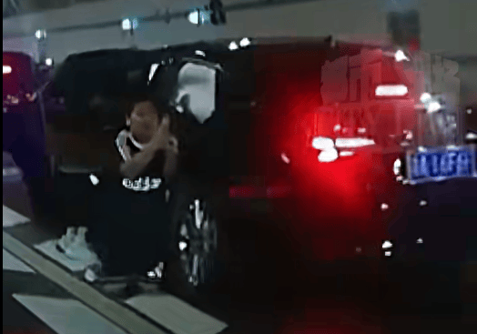 10岁男孩跪地拦车哭求“救救妈妈”<strong></p>
<p>tp钱包官网下载</strong>，感动全网！其母发声