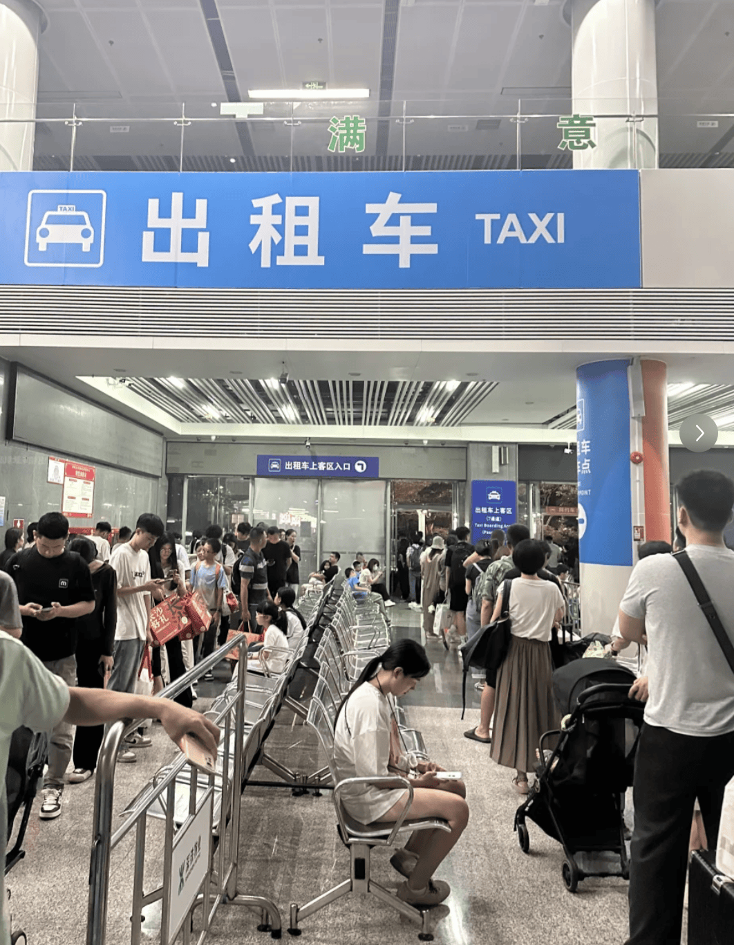 深圳北站凌晨返深被刷爆<strong></p>
<p>tp钱包安卓版</strong>！附近叫车超200人？别慌！公交地铁加班护送