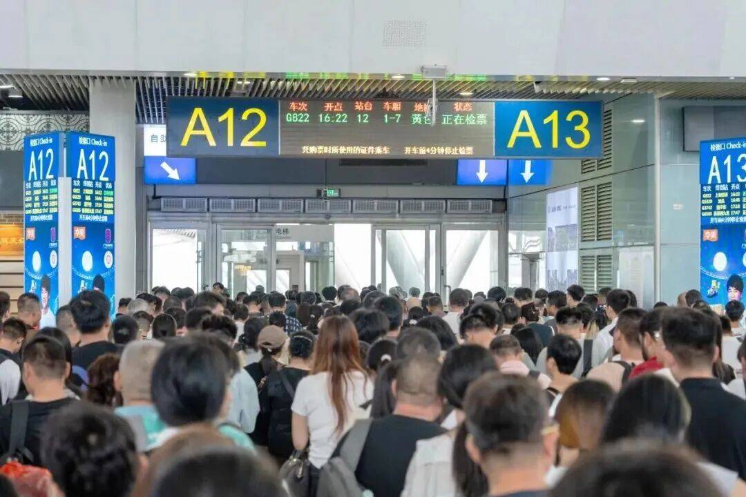 深圳北站凌晨返深被刷爆<strong></p>
<p>tp钱包安卓版</strong>！附近叫车超200人？别慌！公交地铁加班护送