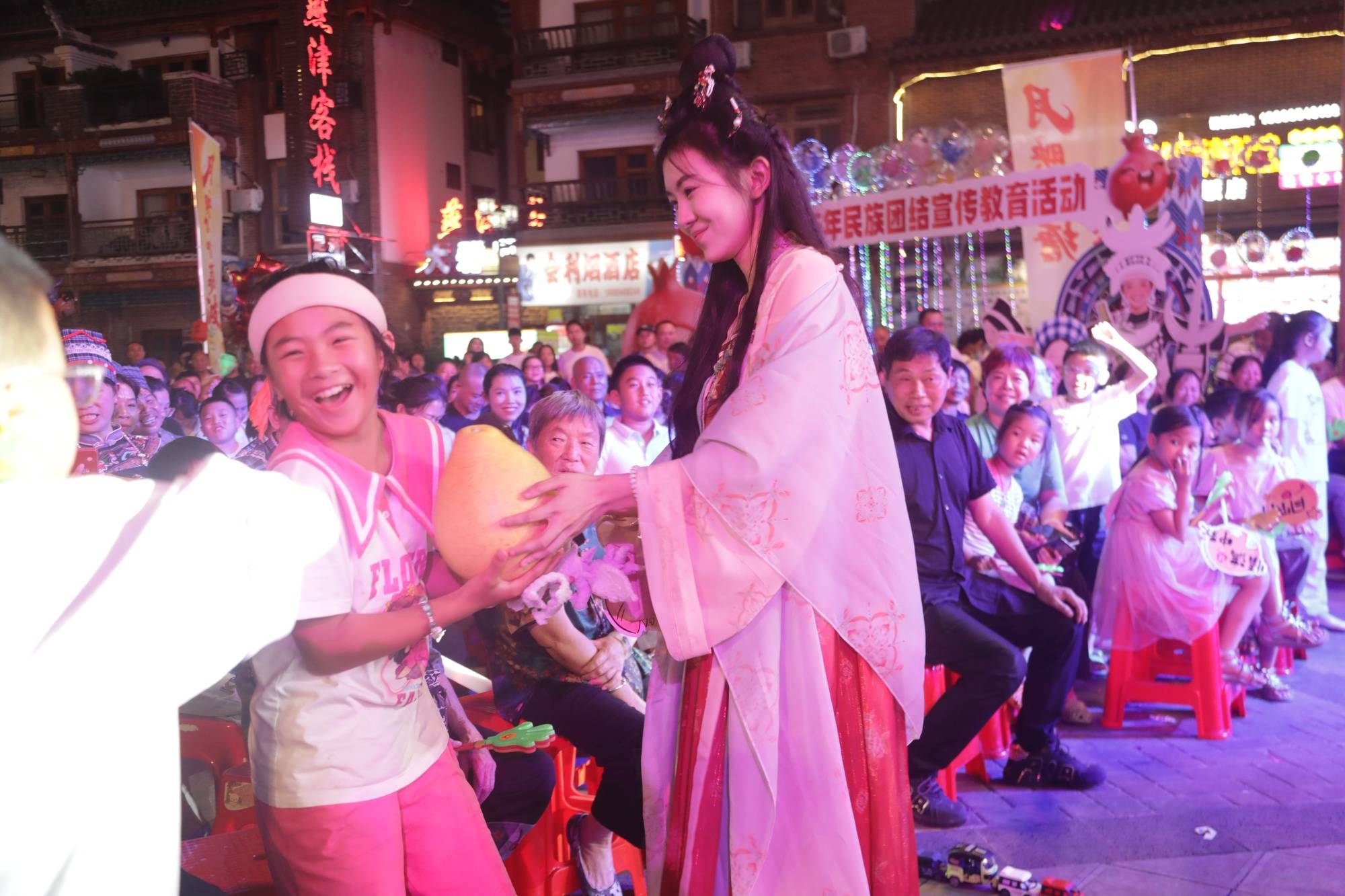 月映火塘 悦唱荔波<strong></p>
<p>tp钱包安卓版</strong>！这场中秋音乐晚会点燃团圆夜