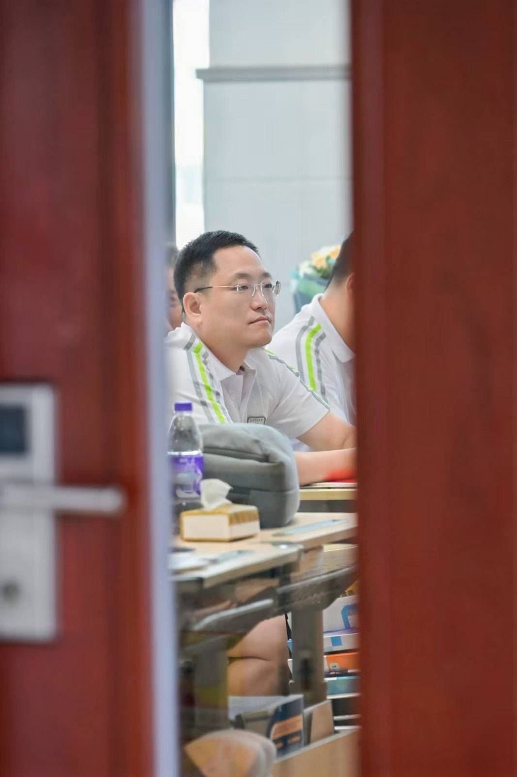 那个让老师骄傲的“调皮”班级！30年同学聚会<strong></p>
<p>tp钱包官网</strong>，还伴有一封来自贵州的感谢信