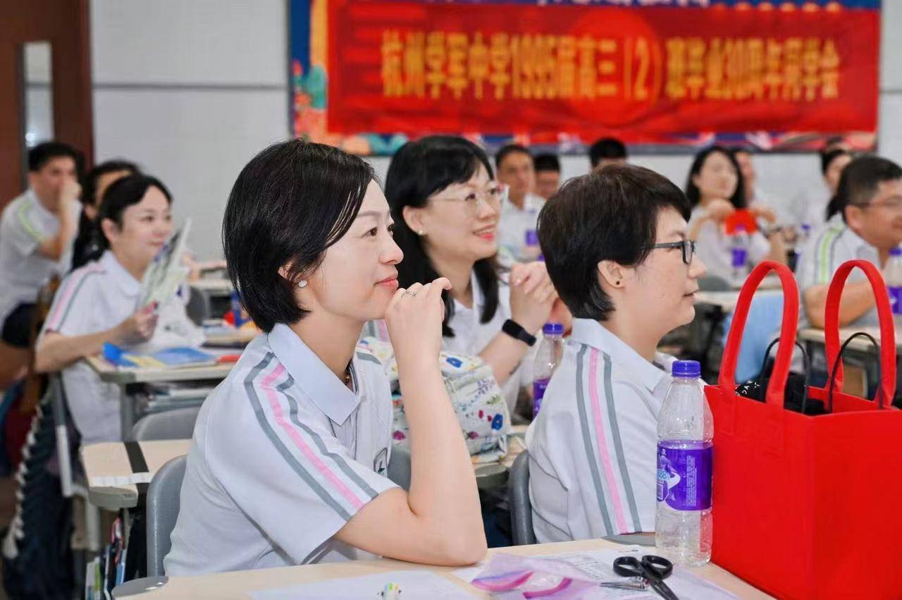 那个让老师骄傲的“调皮”班级！30年同学聚会<strong></p>
<p>tp钱包官网</strong>，还伴有一封来自贵州的感谢信