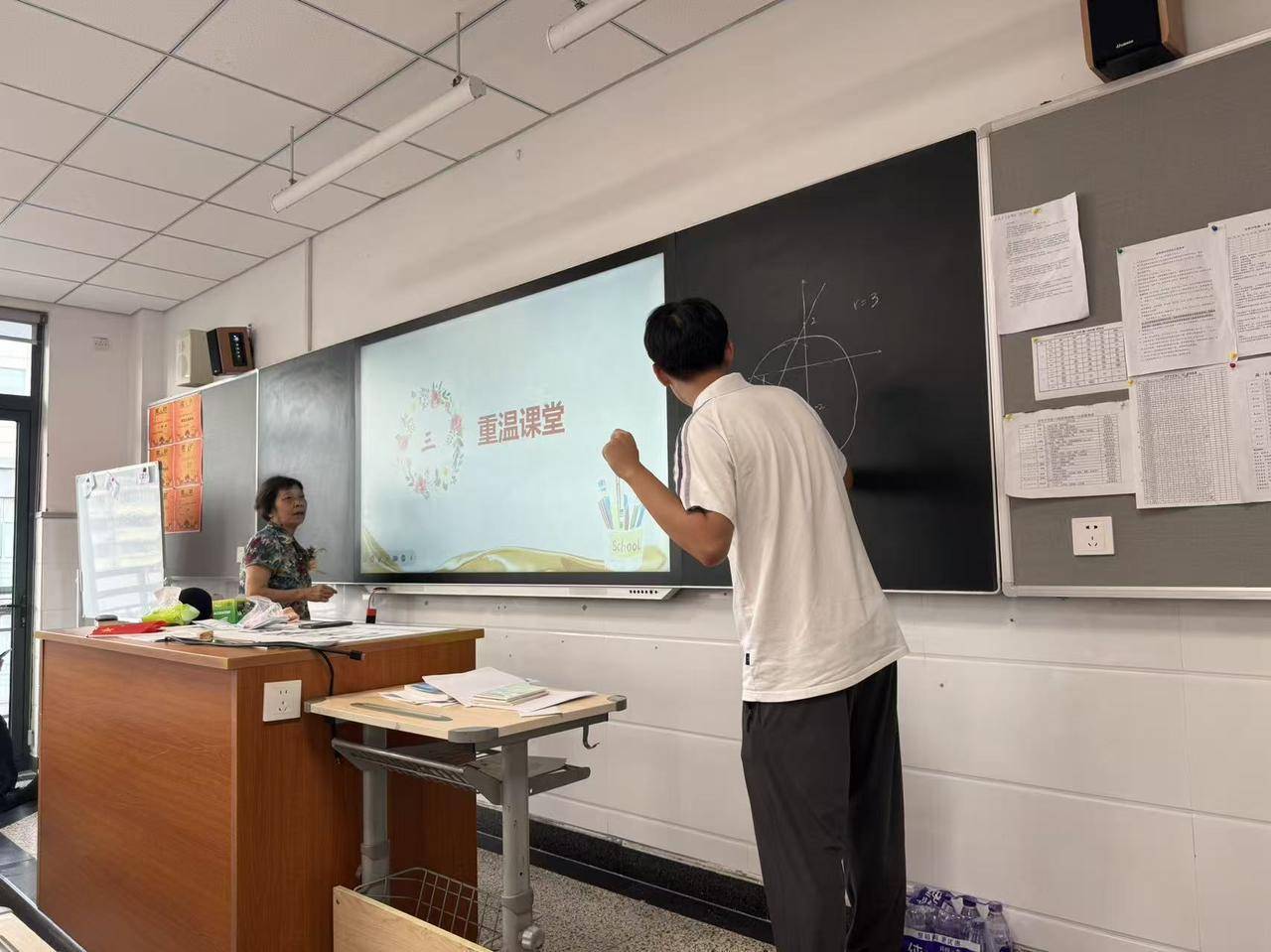 那个让老师骄傲的“调皮”班级！30年同学聚会<strong></p>
<p>tp钱包官网</strong>，还伴有一封来自贵州的感谢信