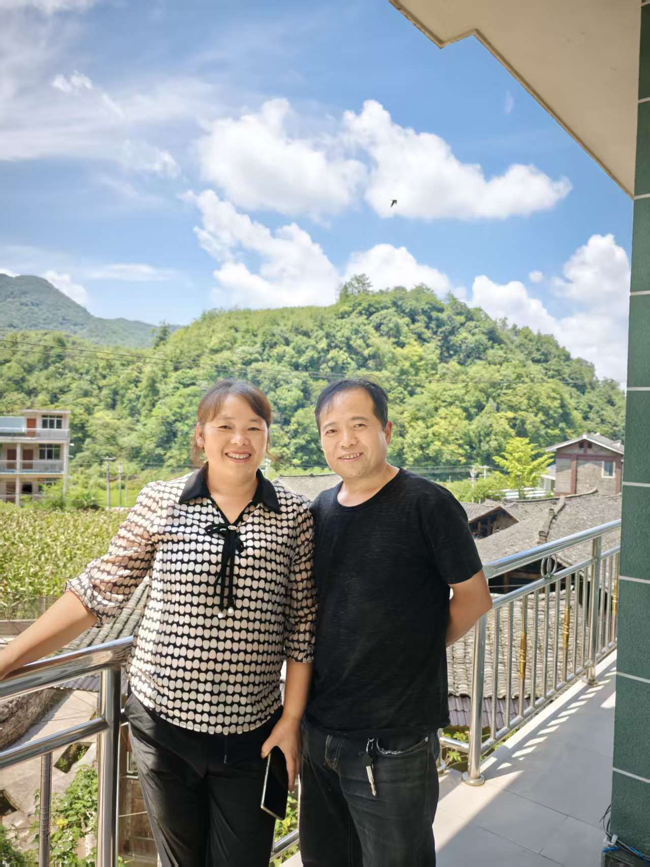那个让老师骄傲的“调皮”班级！30年同学聚会<strong></p>
<p>tp钱包官网</strong>，还伴有一封来自贵州的感谢信