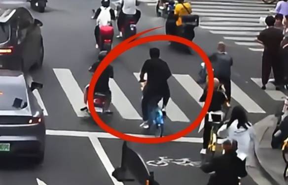 看着都疼<strong></p>
<p>tp钱包在国内合法吗</strong>！上海街头一男子突然求助：10岁女儿被死死卡住！这个行为太危险→