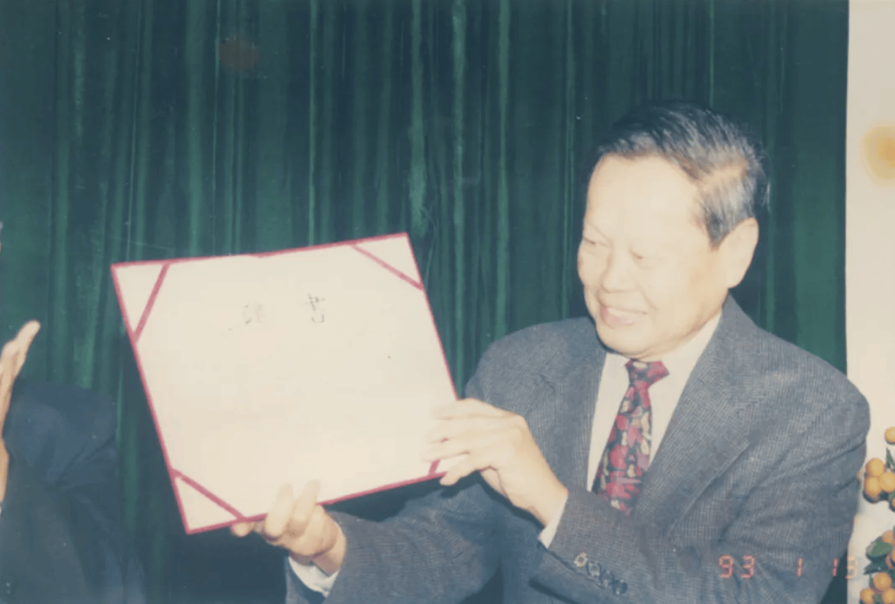 杨振宁为什么连续32年担任东莞理工学院名誉校长<strong></p>
<p>tp钱包使用教程</strong>？