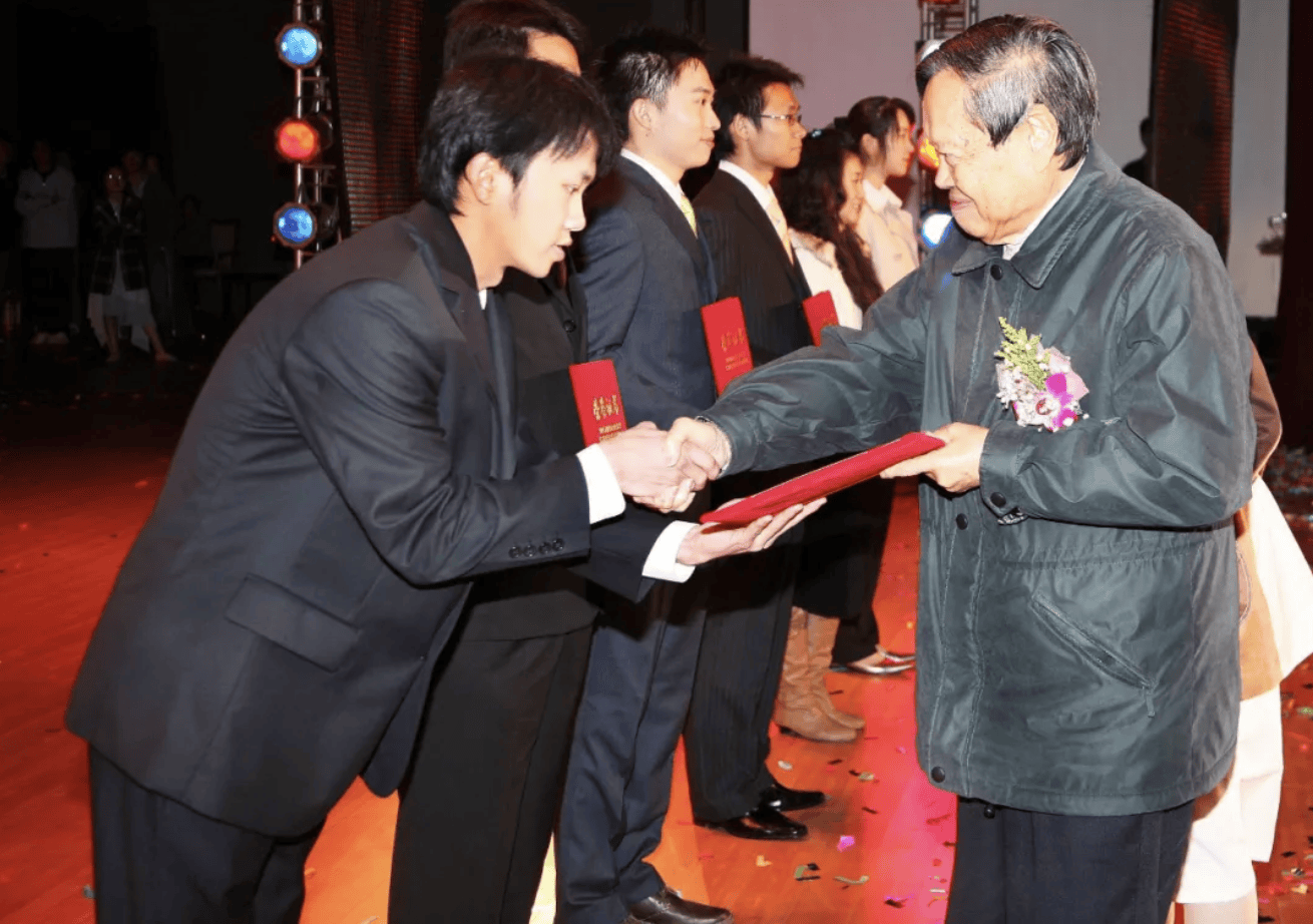 杨振宁为什么连续32年担任东莞理工学院名誉校长<strong></p>
<p>tp钱包使用教程</strong>？