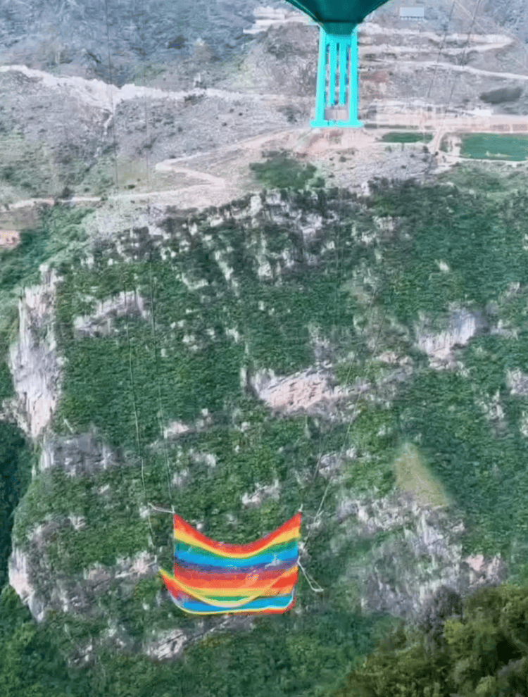 贵州花江峡谷大桥无绳蹦极引热议<strong></p>
<p>tp钱包使用教程</strong>，工作人员：20-50米高度自选，下方有160㎡安全网接住