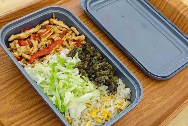 国铁成都局推出17元高铁盒饭:门店现炒<strong></p>
<p>trx</strong>,送餐到座