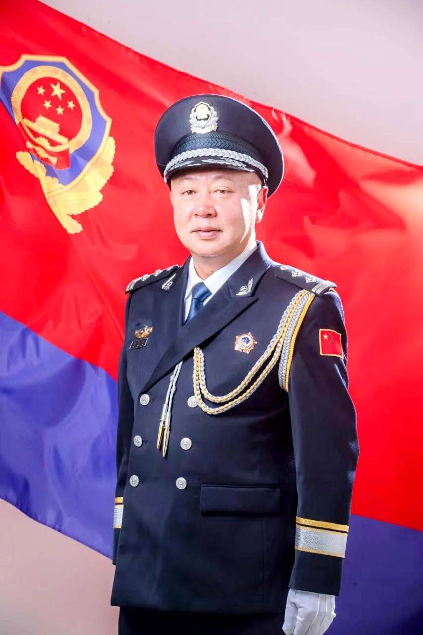 警队“老黄牛” | 不停转动的小马达<strong></p>
<p>trx</strong>,马哥