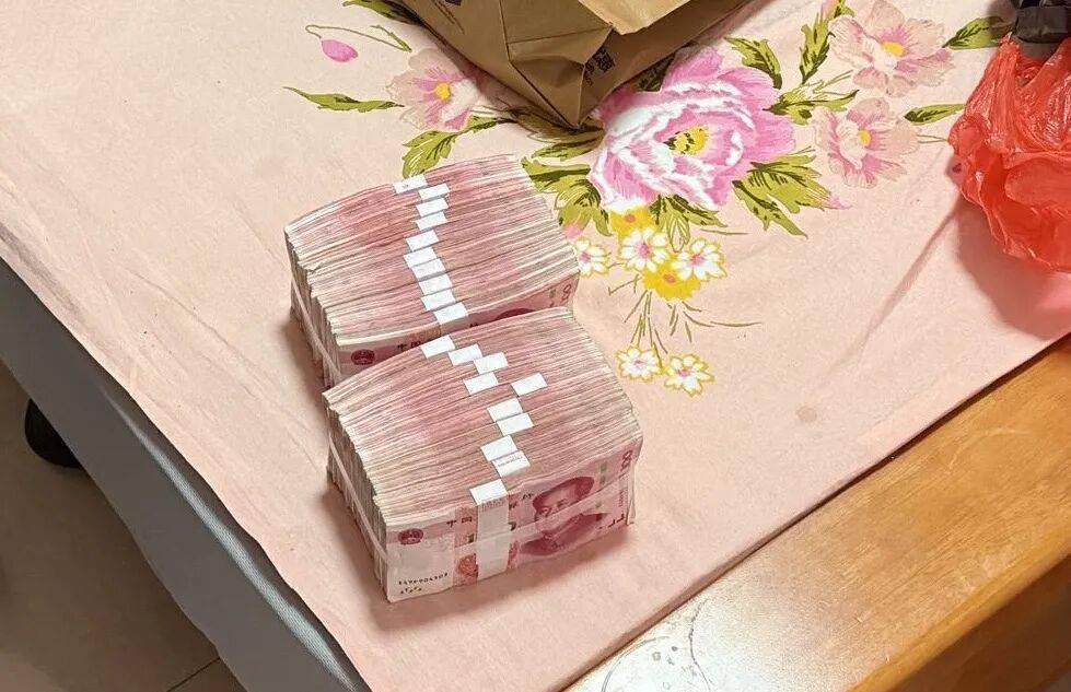 女子紧攥20万现金大哭:我自己的钱<strong></p>
<p>trx价格</strong>,还不能自由支配?
