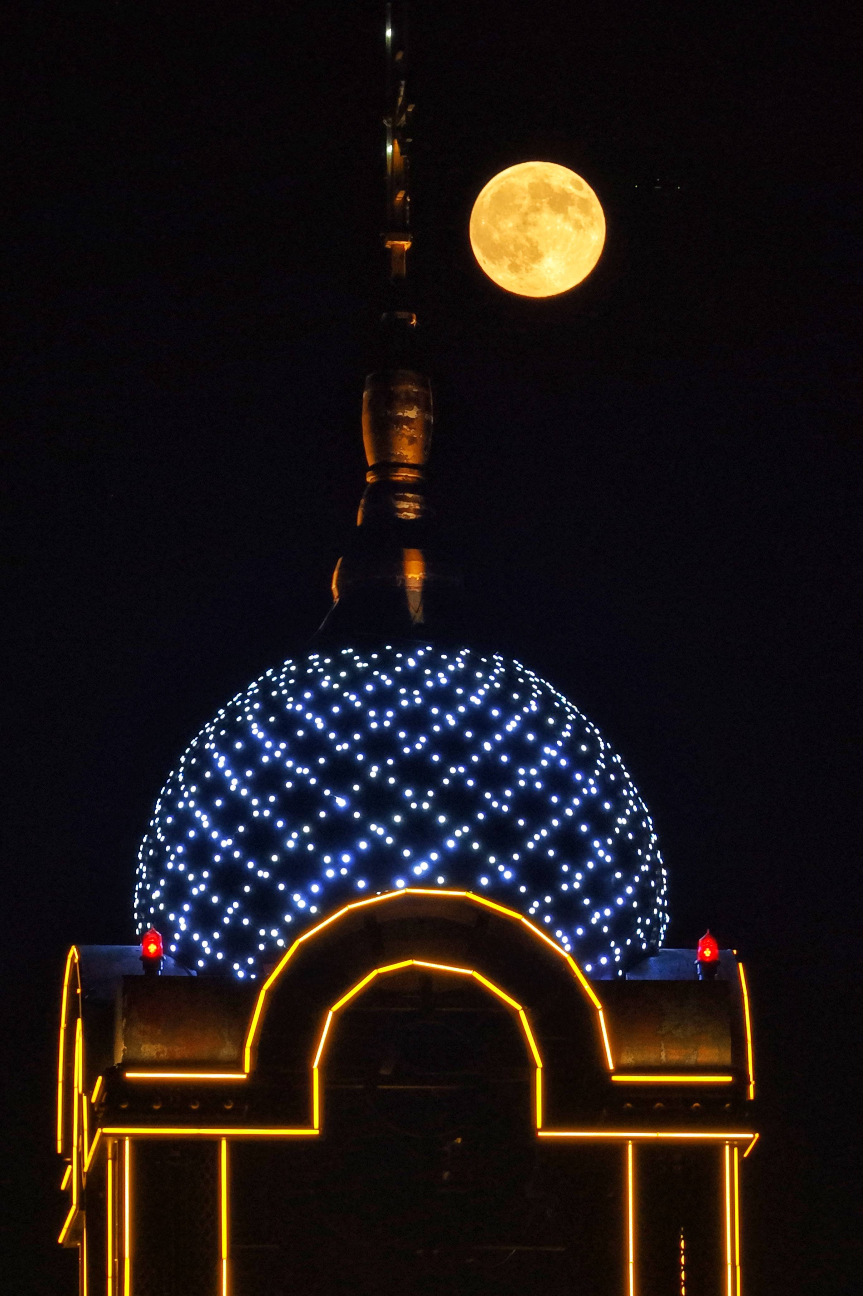 今年“个头”最大的“超级月亮”来啦#