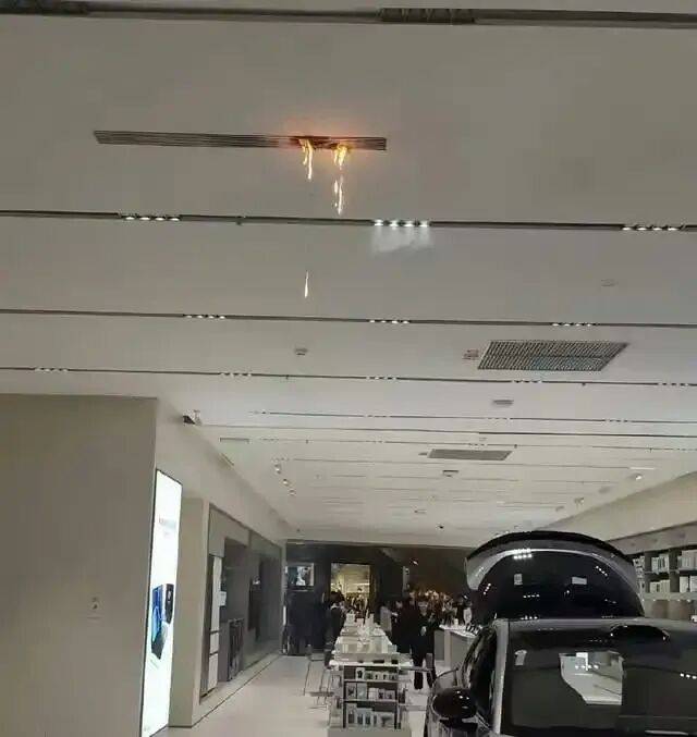 长沙“步步高梅溪新天地”商场一楼汽车展厅内发生火情<strong></p>
<p>usdt官网</strong>?小米紧急辟谣;商场:是空调管道高温起火