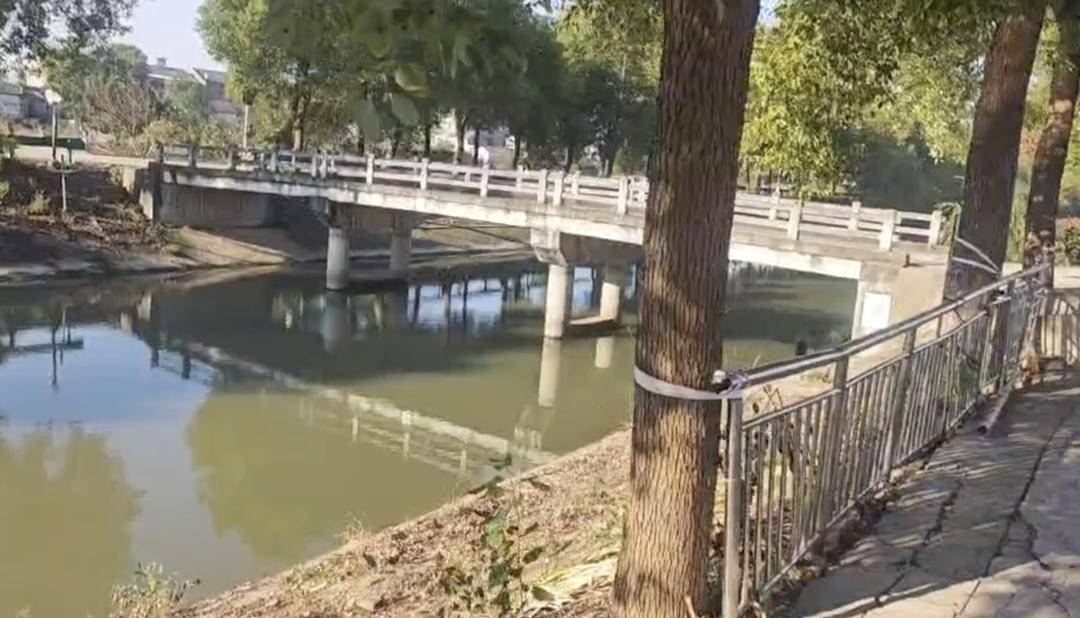 3岁男童家门口落水母亲施救双双遇难<strong></p>
<p>usdt浏览器</strong>，家属质疑“河道护坡陡峭无法自救”