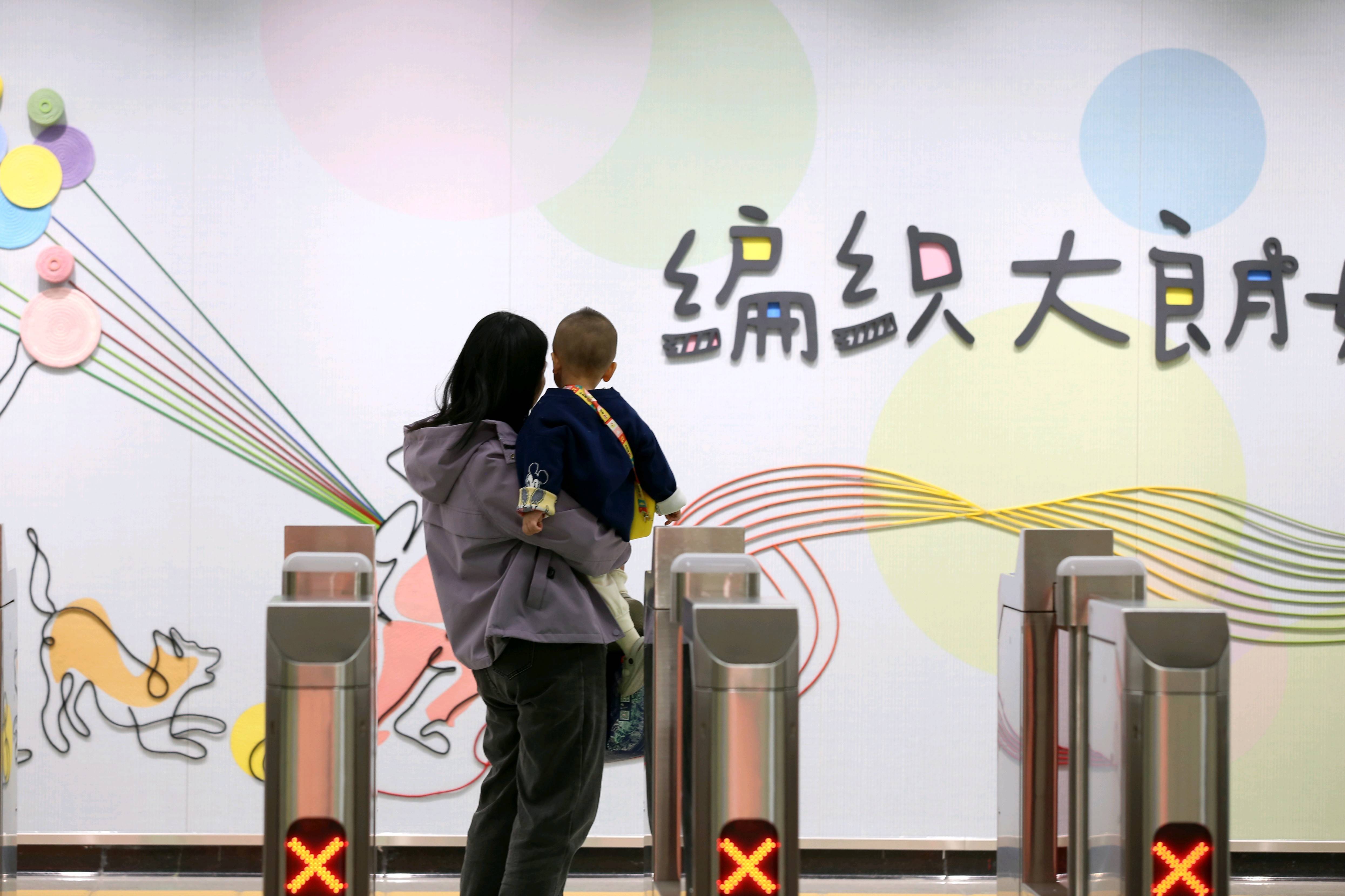 东莞地铁1号线试乘首日<strong></p>
<p>usdt交易</strong>，大朗4站“沸腾”了