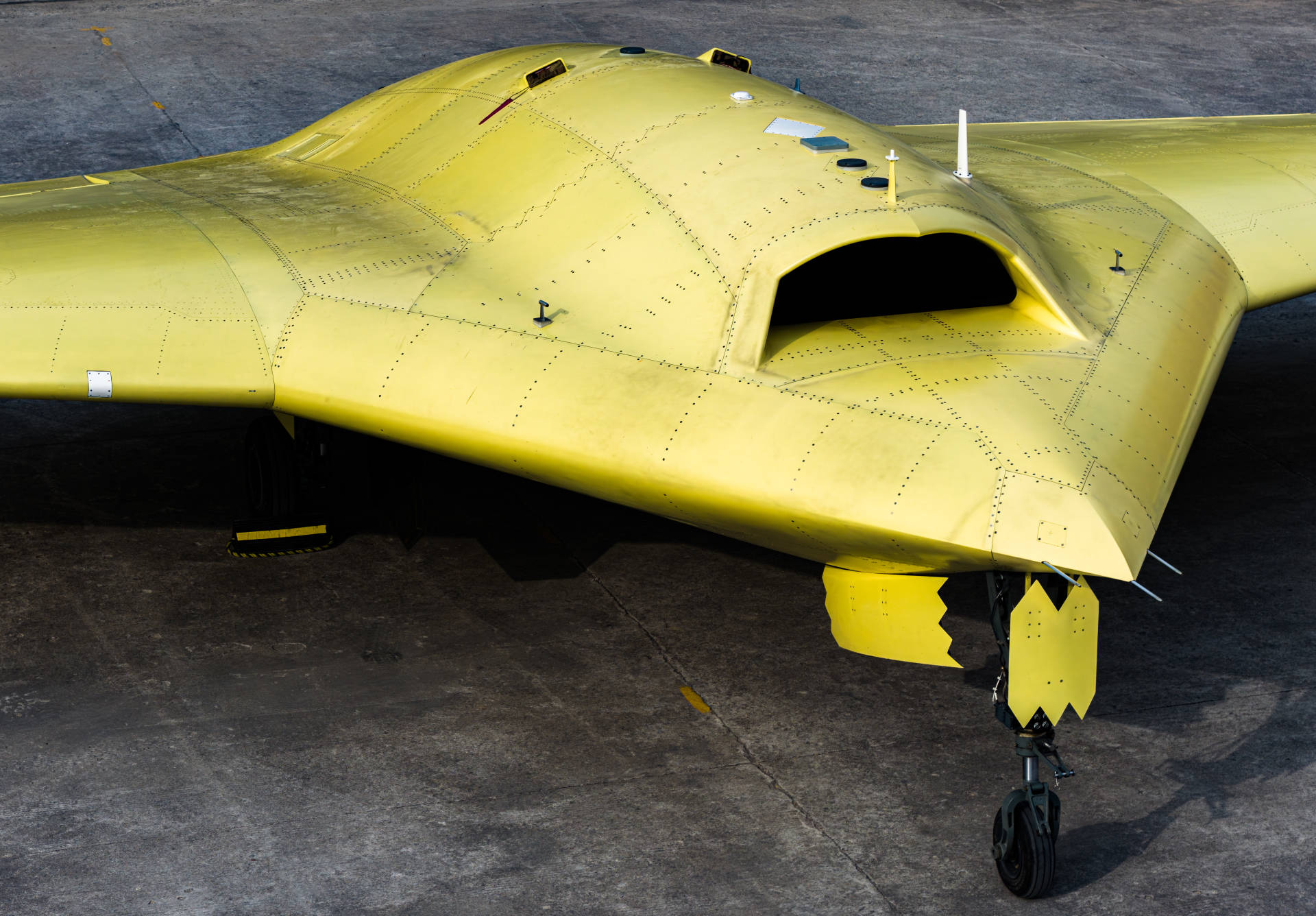 多张高清大图<strong></p>
<p>比特儿下载</strong>!新型高空高速长航时无人机彩虹-7近日成功首飞