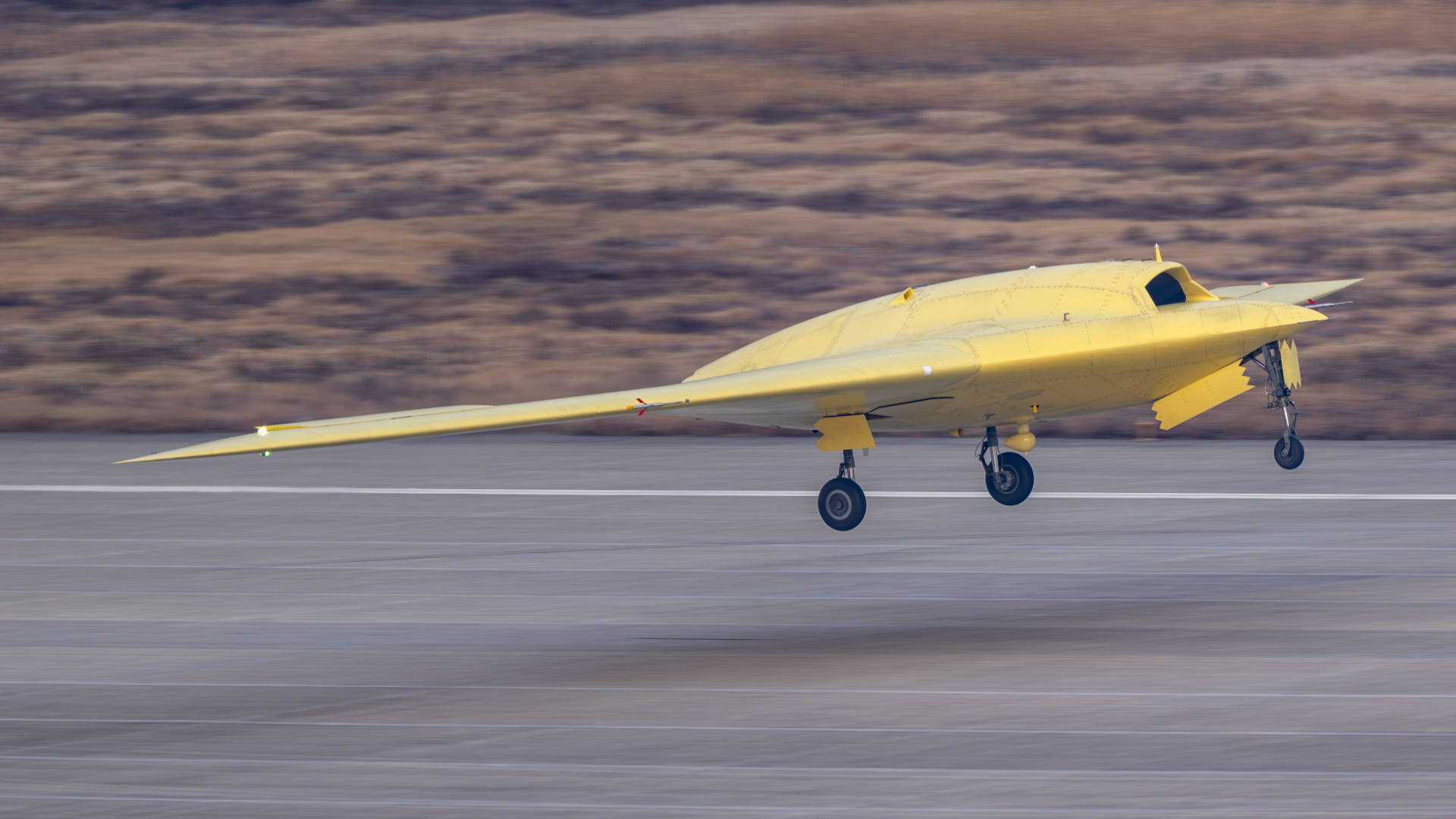 多张高清大图<strong></p>
<p>比特儿下载</strong>!新型高空高速长航时无人机彩虹-7近日成功首飞