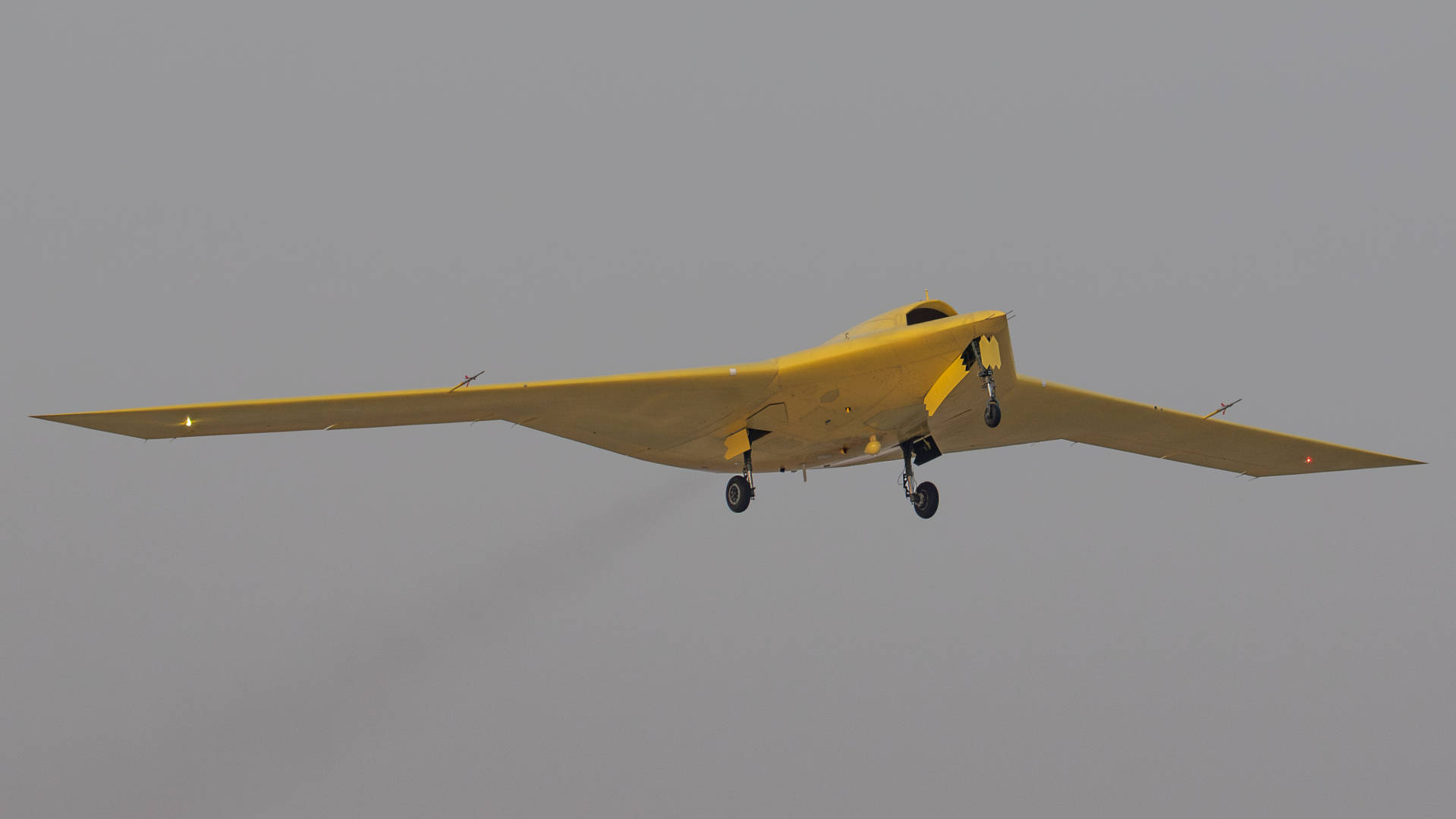 多张高清大图<strong></p>
<p>比特儿下载</strong>!新型高空高速长航时无人机彩虹-7近日成功首飞