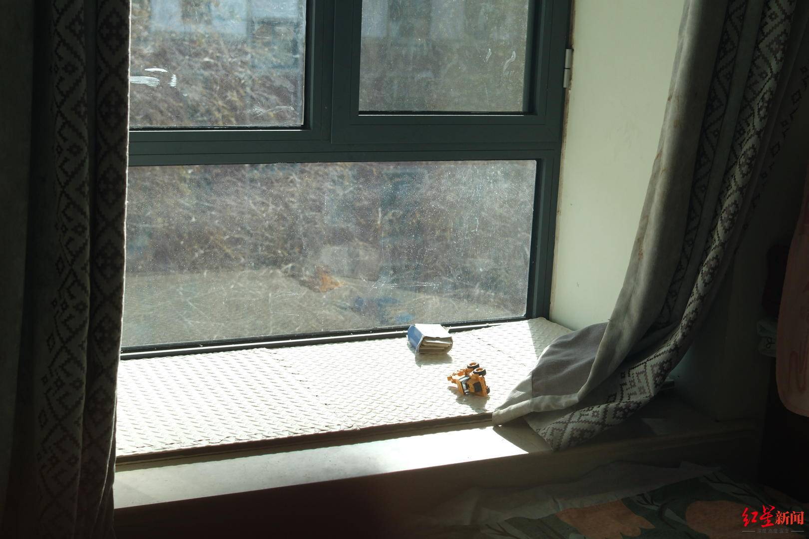 8岁自闭症男童苍山走失后身亡 深陷漩涡的父母：<strong></p>
<p>比特儿下载</strong>我们全家都在用爱托举这个孩子丨2025未完待续