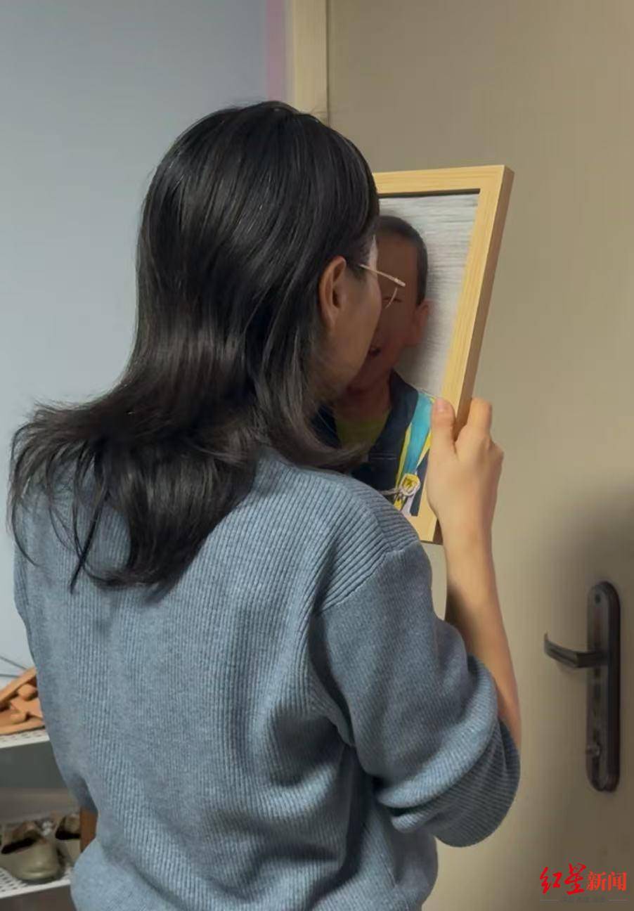 8岁自闭症男童苍山走失后身亡 深陷漩涡的父母：<strong></p>
<p>比特儿下载</strong>我们全家都在用爱托举这个孩子丨2025未完待续