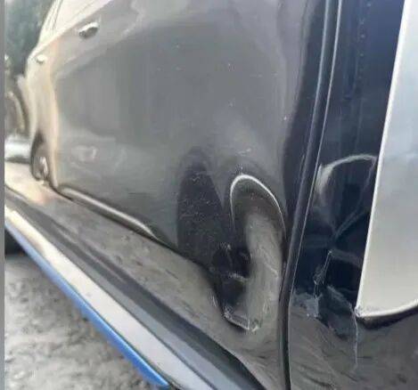 小区地库里出车祸<strong></p>
<p>比特儿海外</strong>,女子惊呆了:对方竟然不是人!更糟心的是...