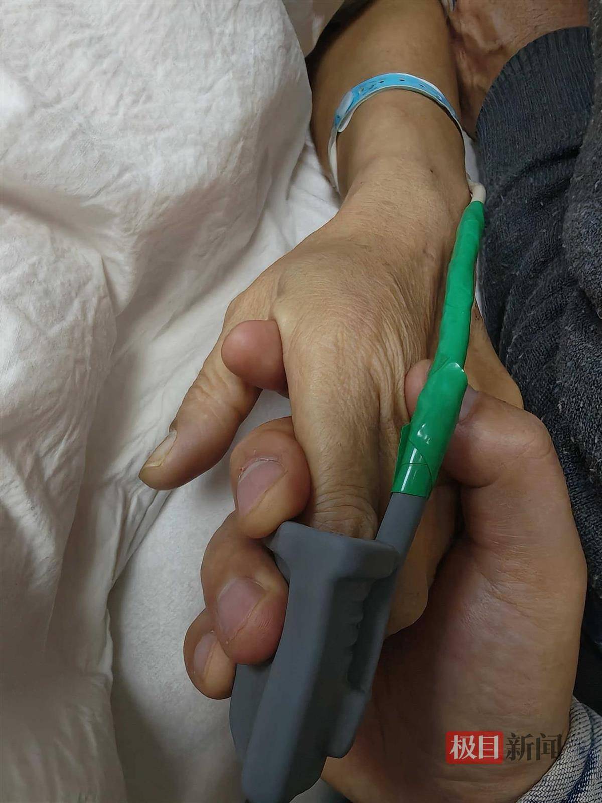 六旬女子做痔疮手术9天后突然去世<strong></p>
<p>比特儿官网</strong>，当地卫健委介入调查