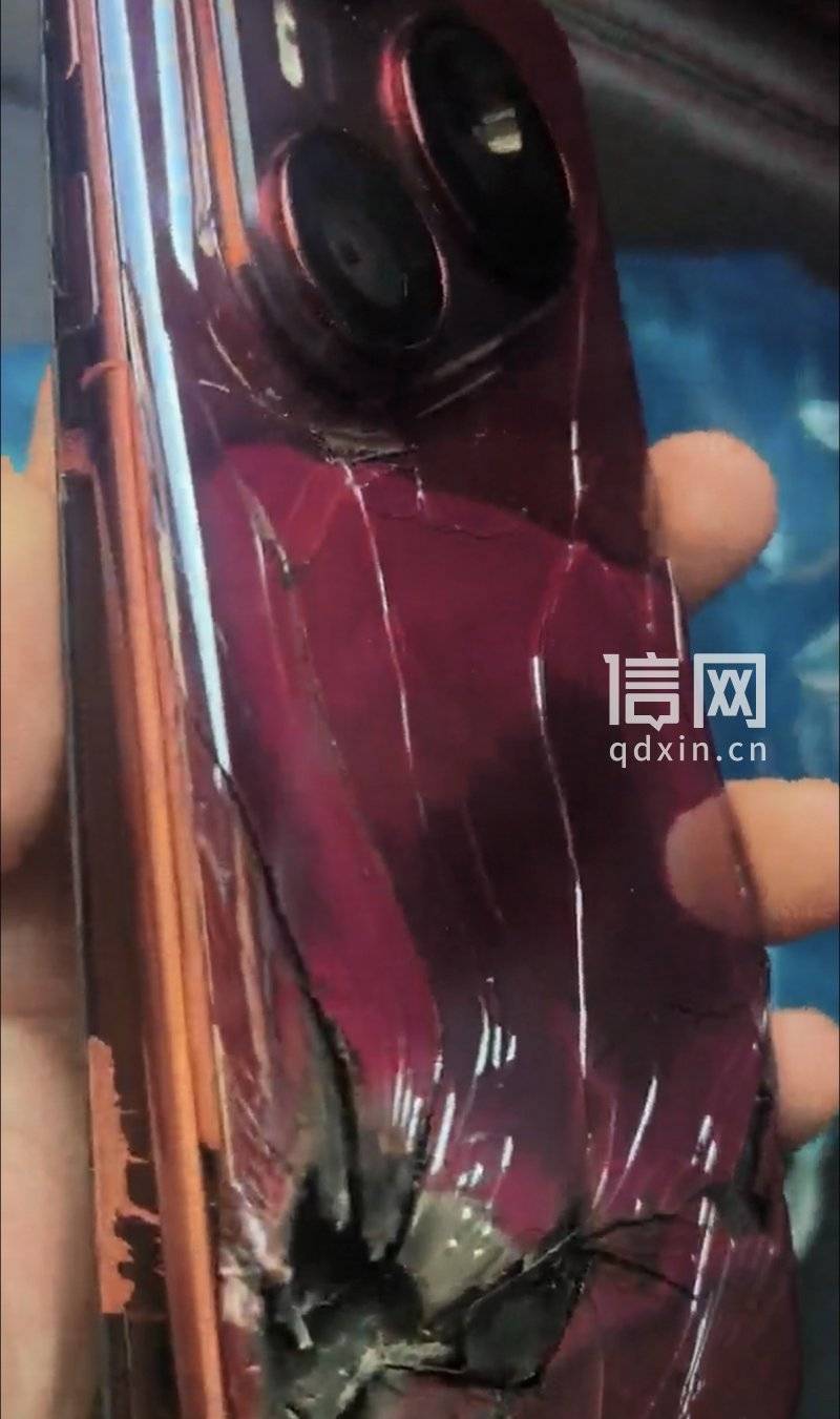 华为新手机充电时电池爆了 售后凭照片认定“外力所致”拒保 消费者:难道我买的是摔炮<strong></p>
<p>比特儿官网</strong>?