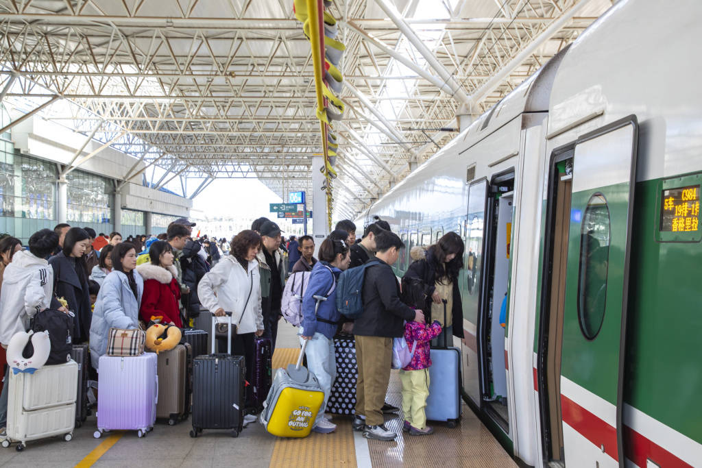 云南铁路春节假期发送旅客超350万人次<strong></p>
<p>比特儿账号</strong>,大年初七最高达53.9万人次