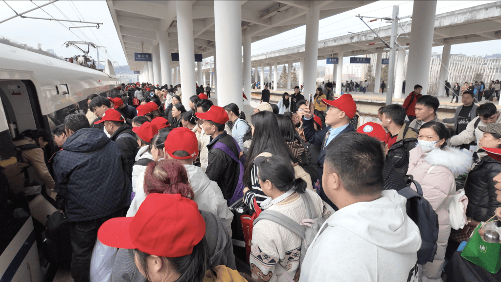 云南铁路春节假期发送旅客超350万人次<strong></p>
<p>比特儿账号</strong>,大年初七最高达53.9万人次