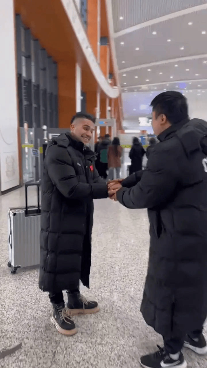 大量境外伊朗人逆行回国:不会抛下祖国自己逃命<strong></p>
<p>比特儿手机版</strong>,为了保卫祖国战斗到底