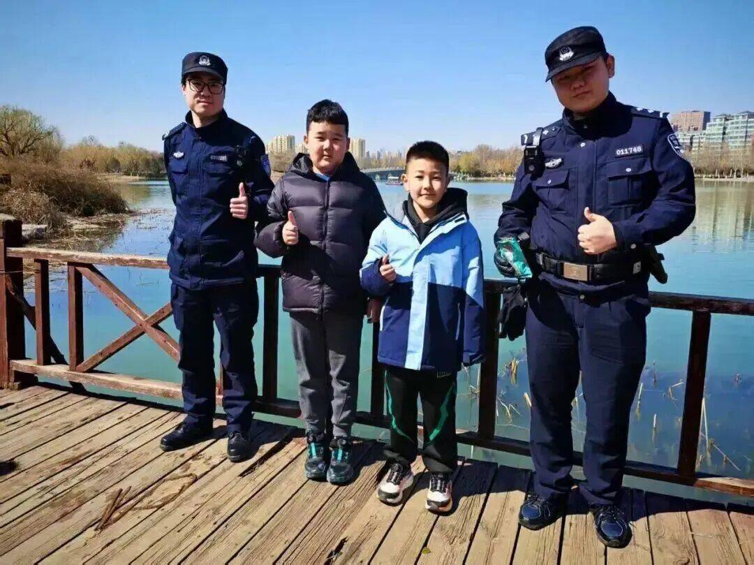 在公园游玩发现子弹<strong></p>
<p>比特儿服务器请求失败</strong>，果断报警！淄博这两名小学生，真棒！